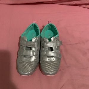 Carter’s Toddler Girls Silver Light Up Sneakers. New Never Worn. Velcro Closure.